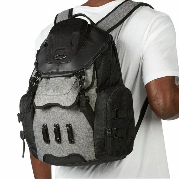 mens oakley backpack